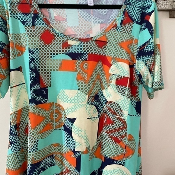 LuLaRoe Geometrical Patterns scoop neck long Tshirt - perfect with leggings - Picture 6 of 8